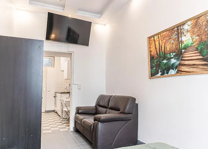 Welcoming Stylish Ideal For Long Apartment